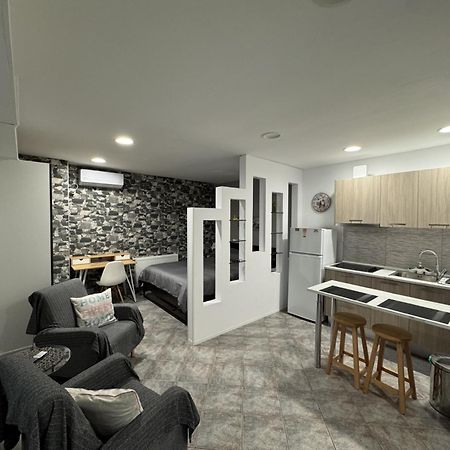 Aphrodite Studio Near Athens Floisvos Marina 외부 사진